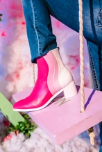 Wavy Boot - Fuchsia